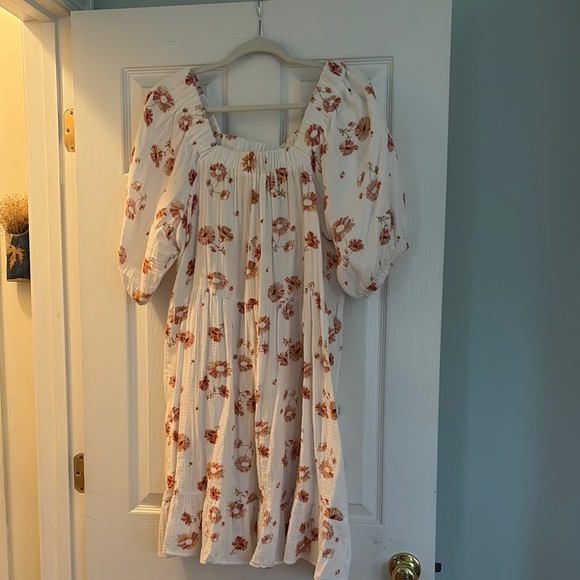 Wonderly Dresses & Skirts - Wonderly Sundress in White and Orange with Short Puff Sleeves and Square Neck